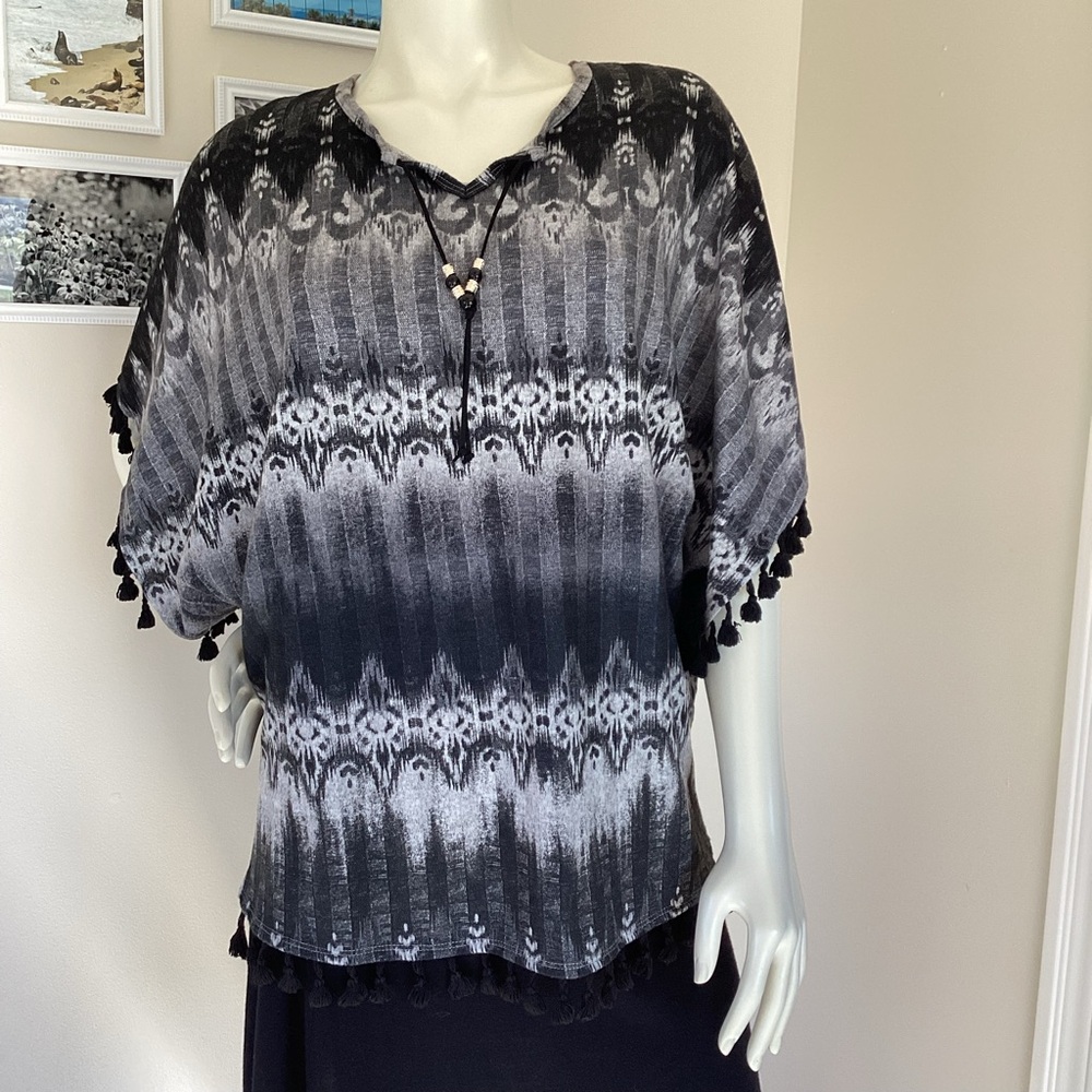 Amy Byer Boho Fringed Top🌹